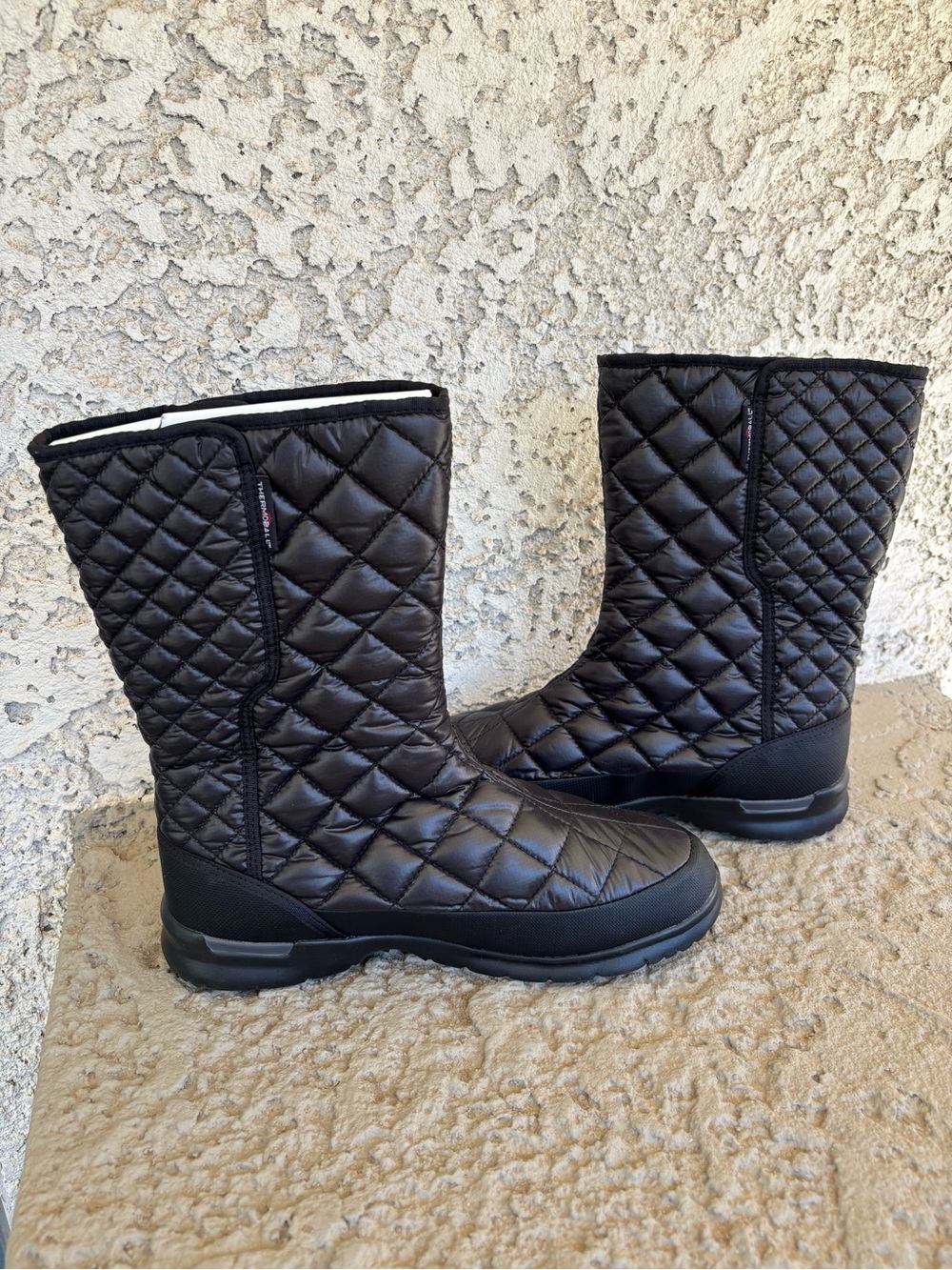 The North Face Black Quilted Thermoball Button-Up Boot - Women's Size 11 - Picture 6 of 8